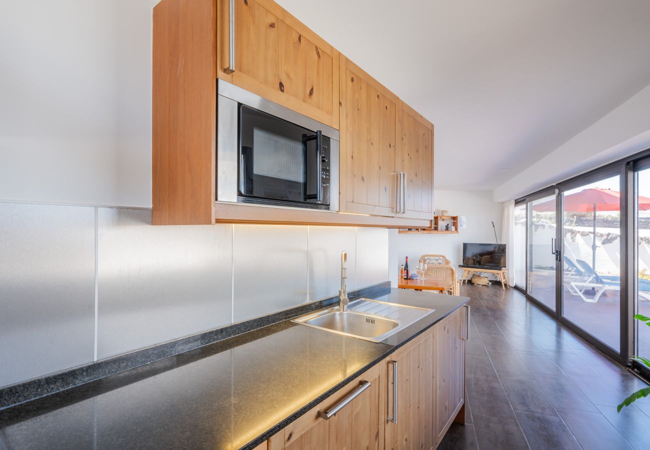 Ferienhaus in  Famara - Quicksand • Ocean views • Beach 1 min • LVH