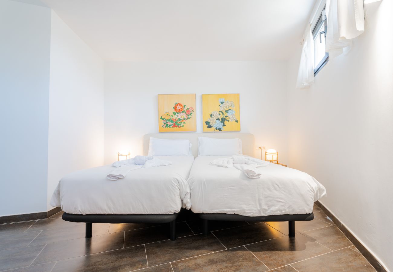 Ferienhaus in  Famara - Quicksand • Ocean views • Beach 1 min • LVH