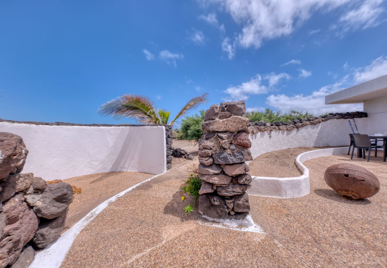 Ferienhaus in  Famara - First Line of  the Sea • Ocean views • Beach 1 min