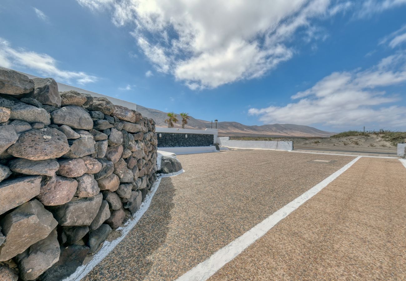 Ferienhaus in  Famara - First Line of  the Sea • Ocean views • Beach 1 min