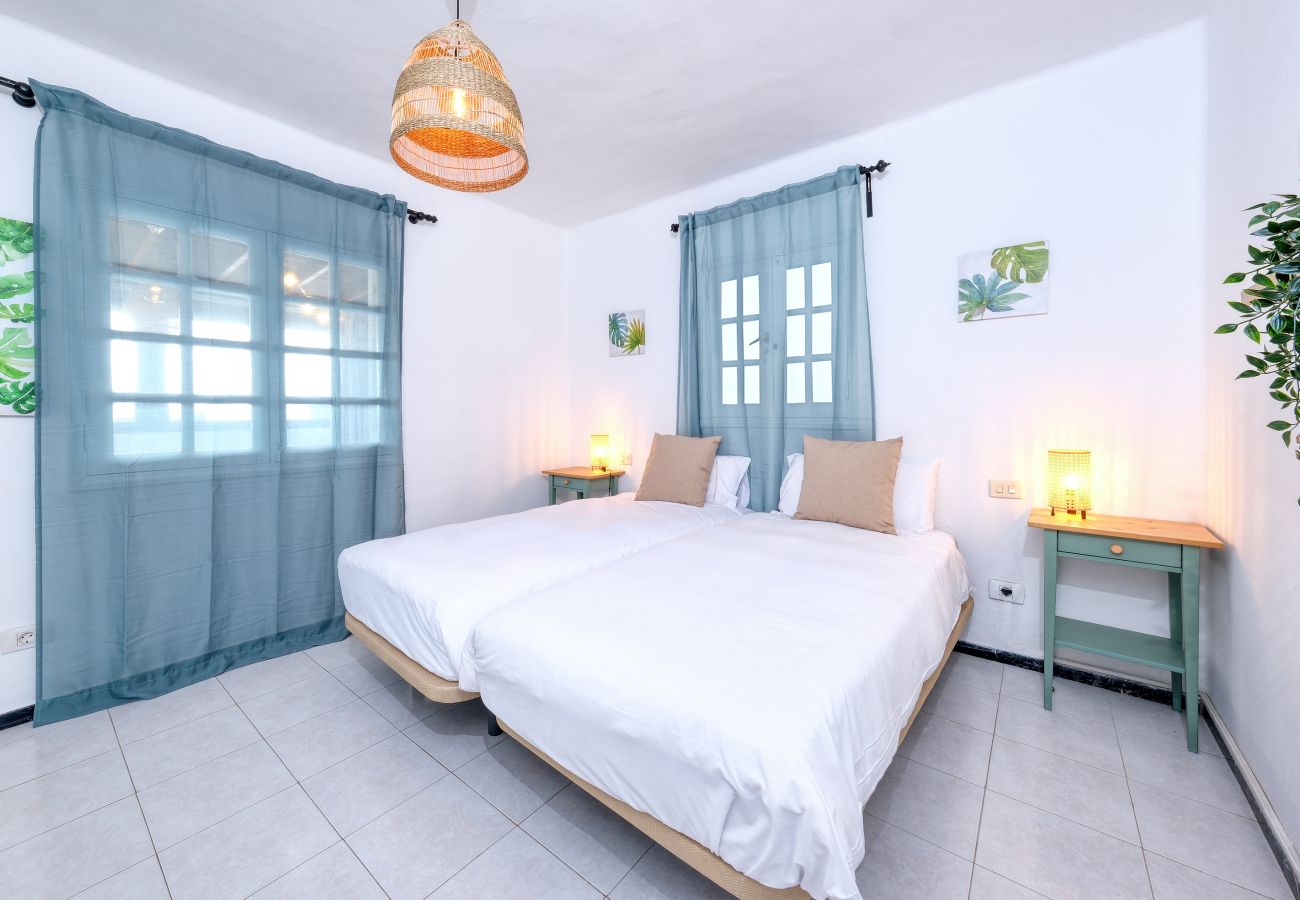 House in Puerto del Carmen - Atassara House - 500M to the Beach By LVH