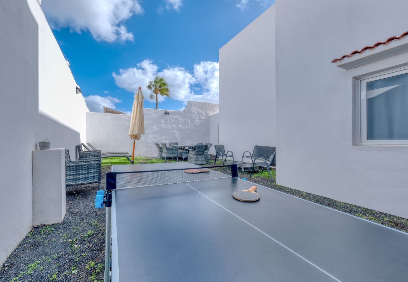 House in Puerto del Carmen - Atassara House - 500M to the Beach By LVH