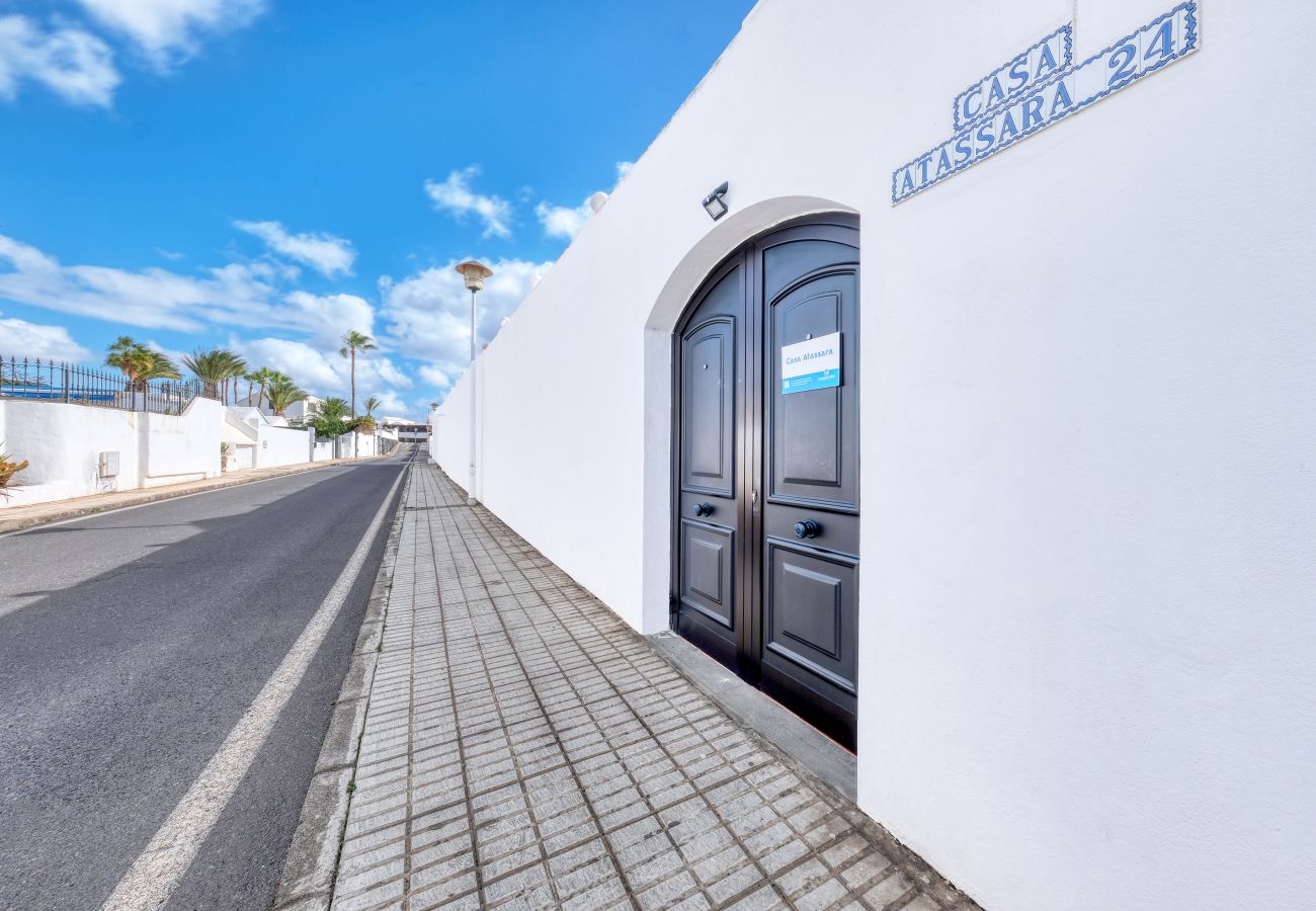 House in Puerto del Carmen - Atassara House - 500M to the Beach By LVH