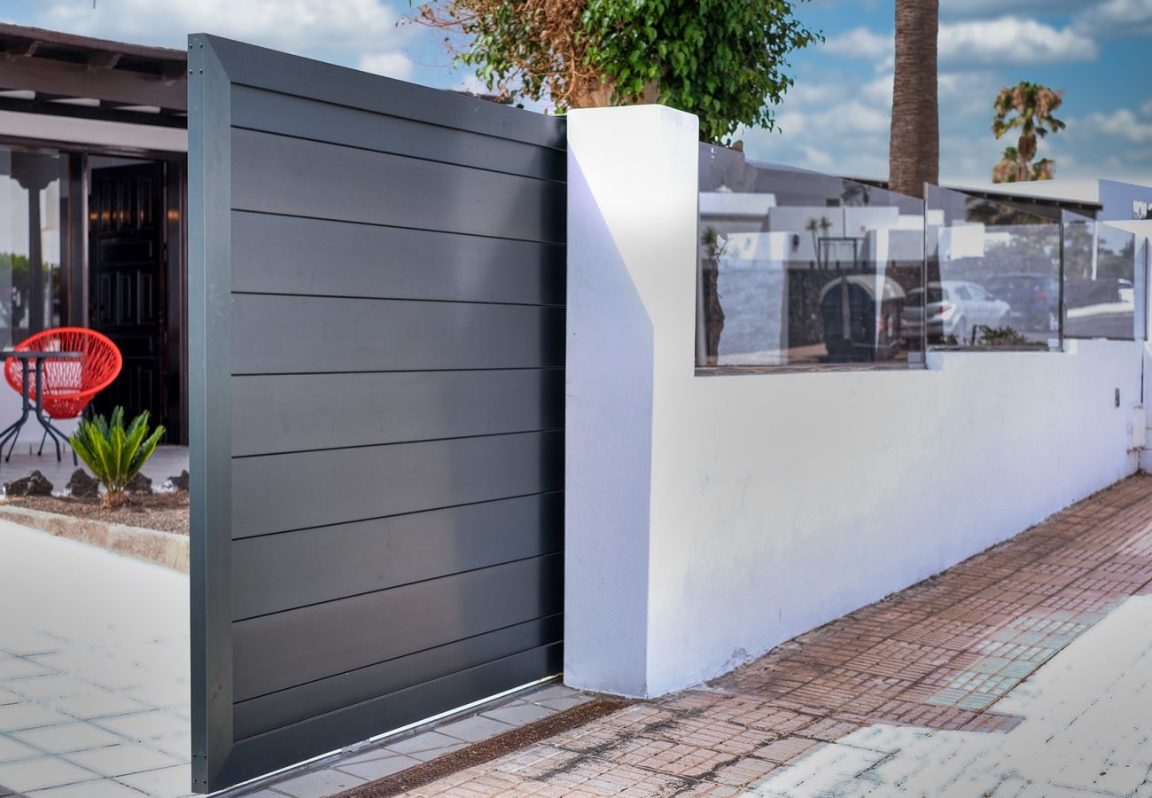 House in Puerto del Carmen - Casa Eva - Private Pool, BBQ & Free Parking By Lanzarote Vacation Homes House in Puerto del Carmen - Casa Eva - Private Pool, BBQ & Free Parking By Lanzarote Vacation Homes