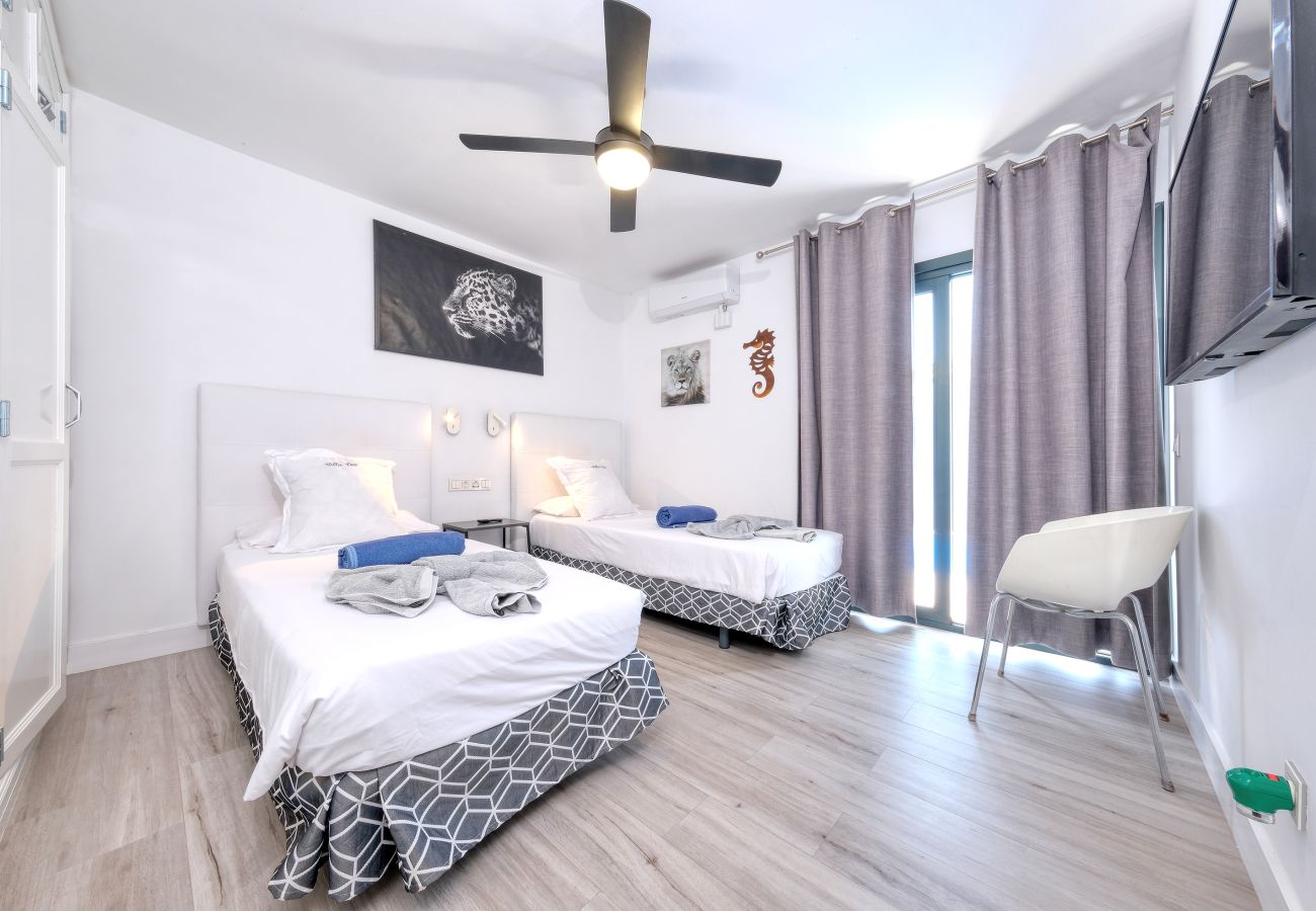 House in Puerto del Carmen - Casa Eva - Private Pool, BBQ & Free Parking By Lanzarote Vacation Homes House in Puerto del Carmen - Casa Eva - Private Pool, BBQ & Free Parking By Lanzarote Vacation Homes