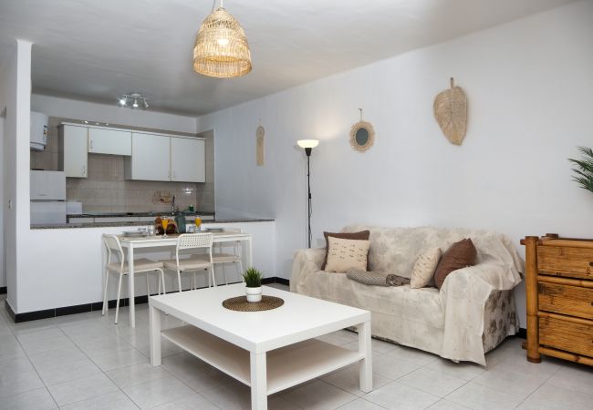 House in Puerto del Carmen - Suite Zefiro - 500m from the beach, terrace, fast WiFi House in Puerto del Carmen - Suite Zefiro - 500m from the beach, terrace, fast WiFi