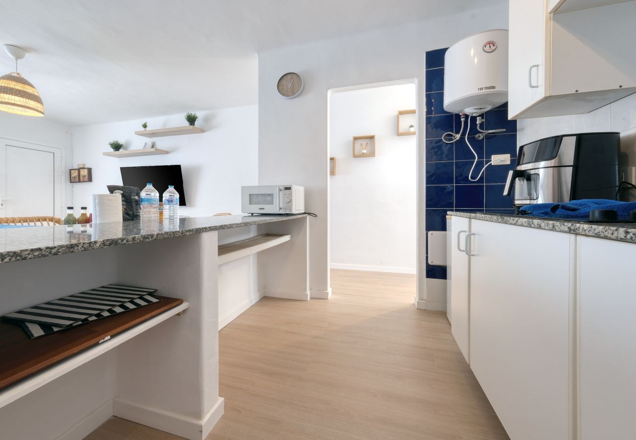 House in Puerto del Carmen - Suite Zefiro - 500M from the beach By LVH