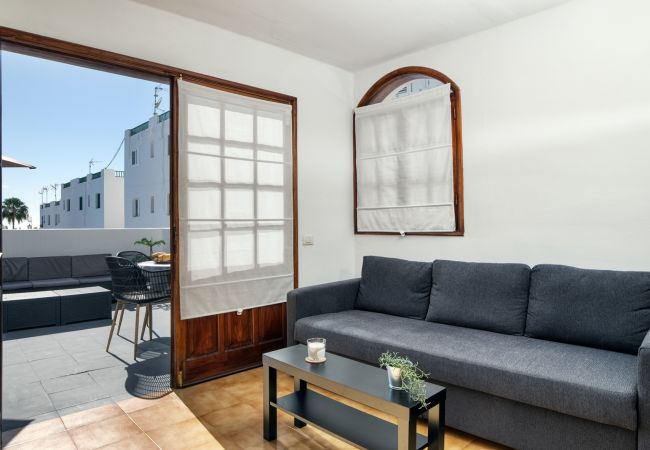 House in Puerto del Carmen - Sea Waves Lanzarote - Large terrace, community pool, WiFi with fiber House in Puerto del Carmen - Sea Waves Lanzarote - Large terrace, community pool, WiFi with fiber