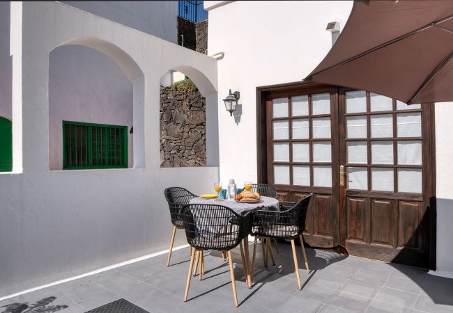 House in Puerto del Carmen - Sea Waves Lanzarote - Large terrace, community pool, WiFi with fiber House in Puerto del Carmen - Sea Waves Lanzarote - Large terrace, community pool, WiFi with fiber