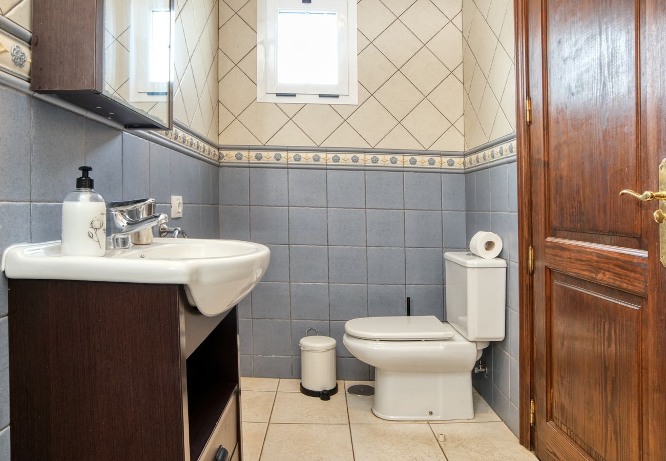 House in Tías - Casa Paraíso - Jacuzzi, Air-con and BBQ By LVH