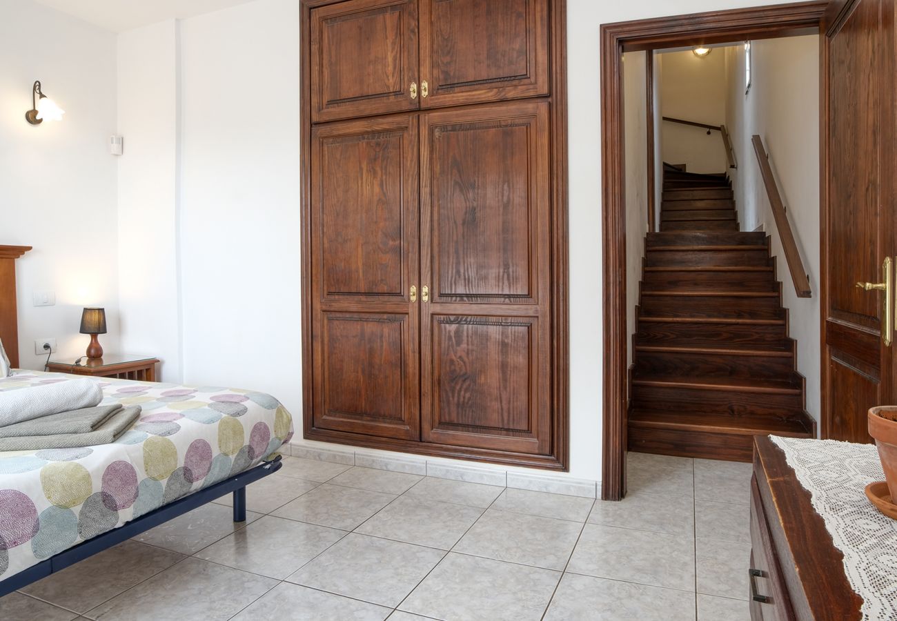 House in Tías - Casa Paraíso - Jacuzzi, Air-con and BBQ By LVH