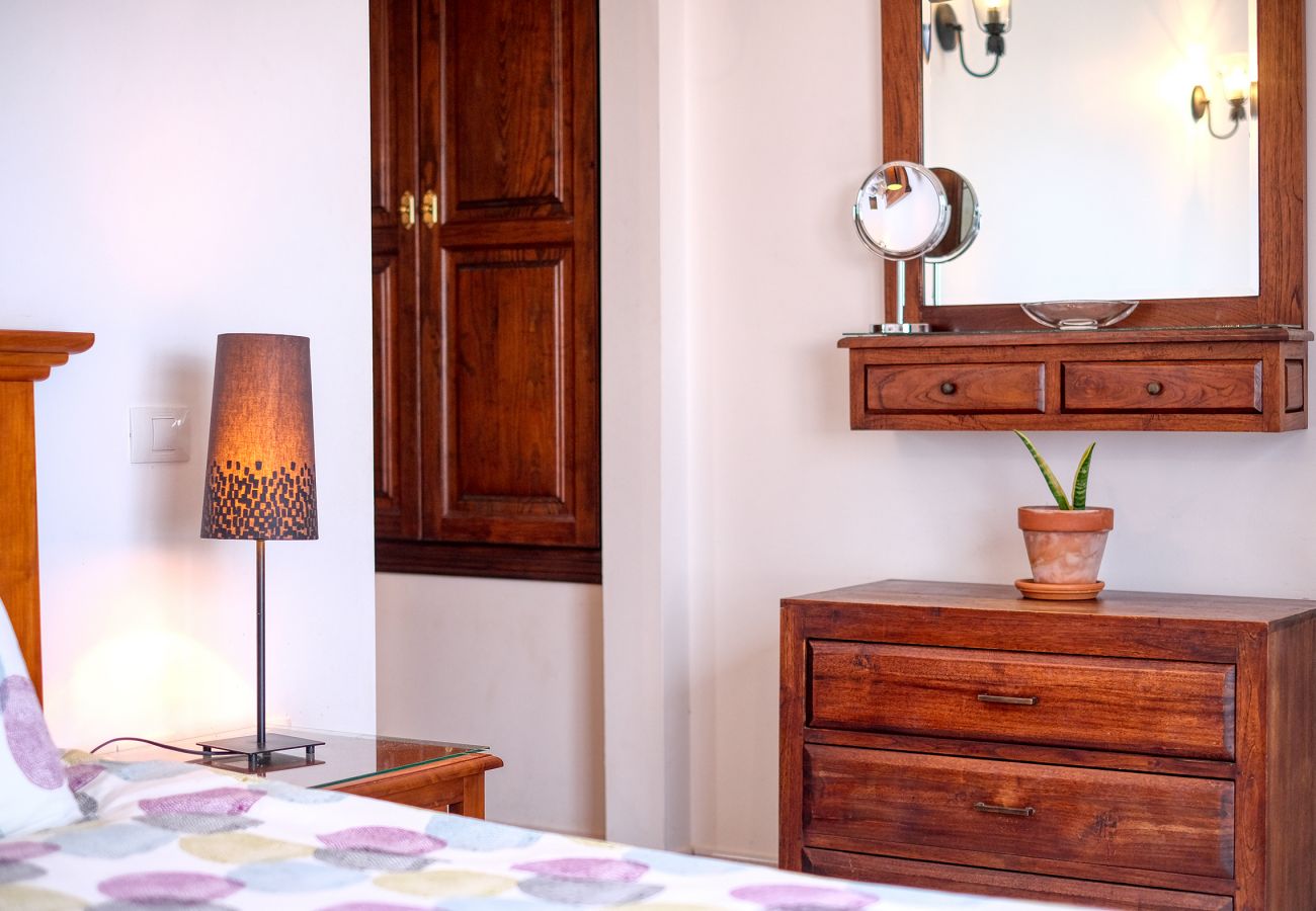 House in Tías - Casa Paraíso - Jacuzzi, Air-con and BBQ By LVH