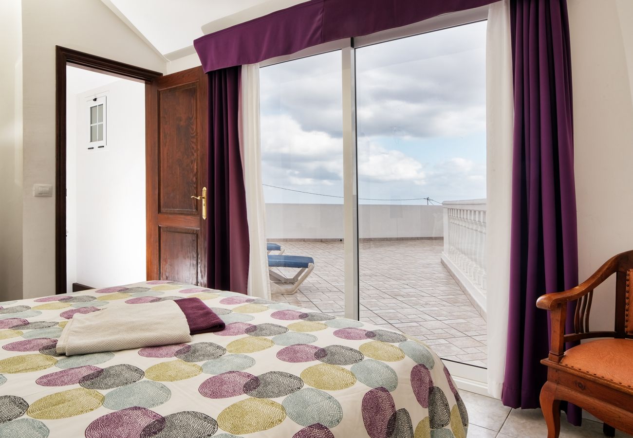 House in Tías - Casa Paraíso - Jacuzzi, Air-con and BBQ By LVH