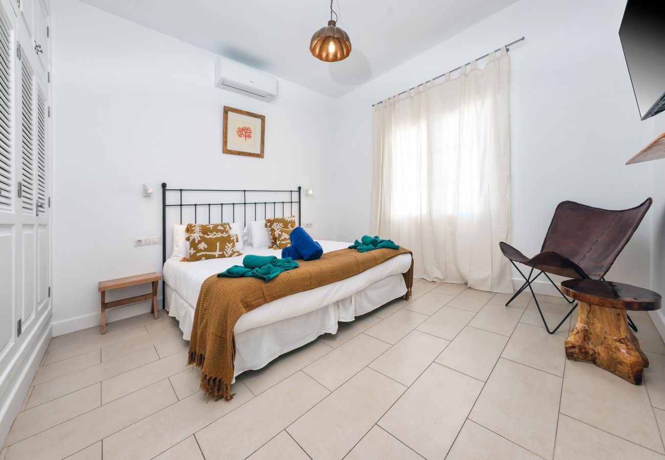 Villa in Puerto Calero - Villa Mar Azul Puerto Calero - Private Pool and BBQ By Lanzarote Vacation Homes