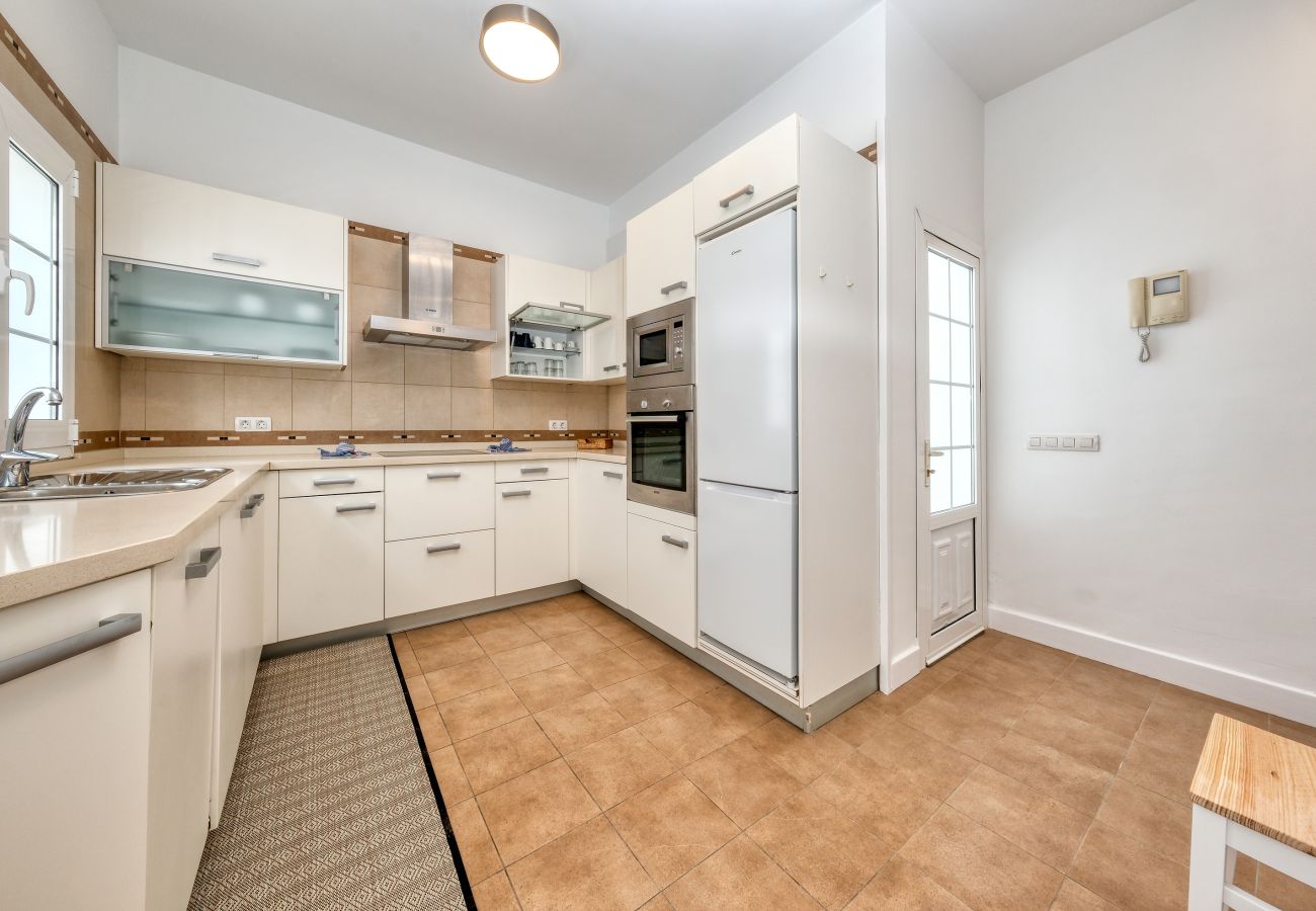 Villa in Puerto Calero - Villa Mar Azul Puerto Calero - Private Pool and BBQ By Lanzarote Vacation Homes