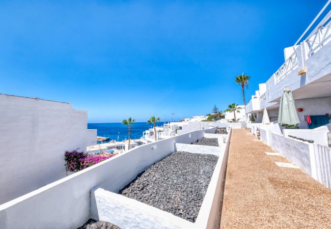 Studio in Puerto del Carmen - Suite Infinity Ocean - amazing pool and sea view Studio in Puerto del Carmen - Suite Infinity Ocean - amazing pool and sea view