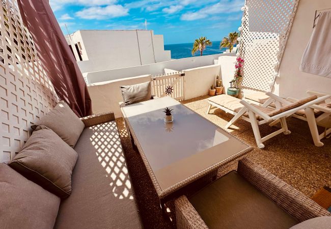 Studio in Puerto del Carmen - Suite Infinity Ocean - amazing pool and sea view Studio in Puerto del Carmen - Suite Infinity Ocean - amazing pool and sea view
