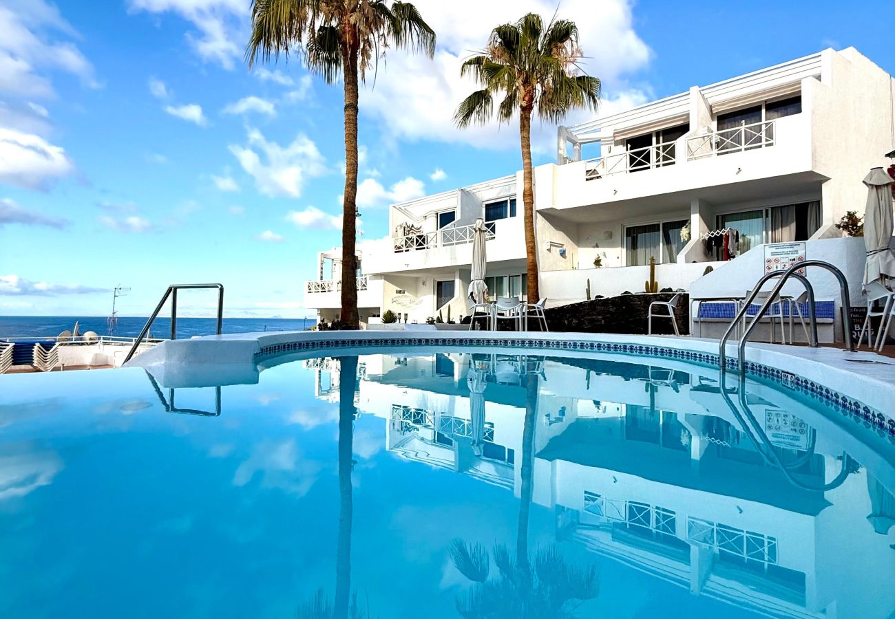 Studio in Puerto del Carmen - Suite Infinity Ocean - Pool and Sea view By LVH