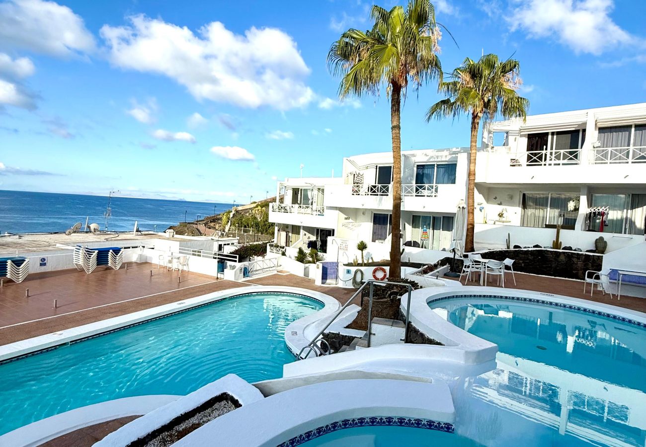 Studio in Puerto del Carmen - Suite Infinity Ocean - Pool and Sea view By LVH