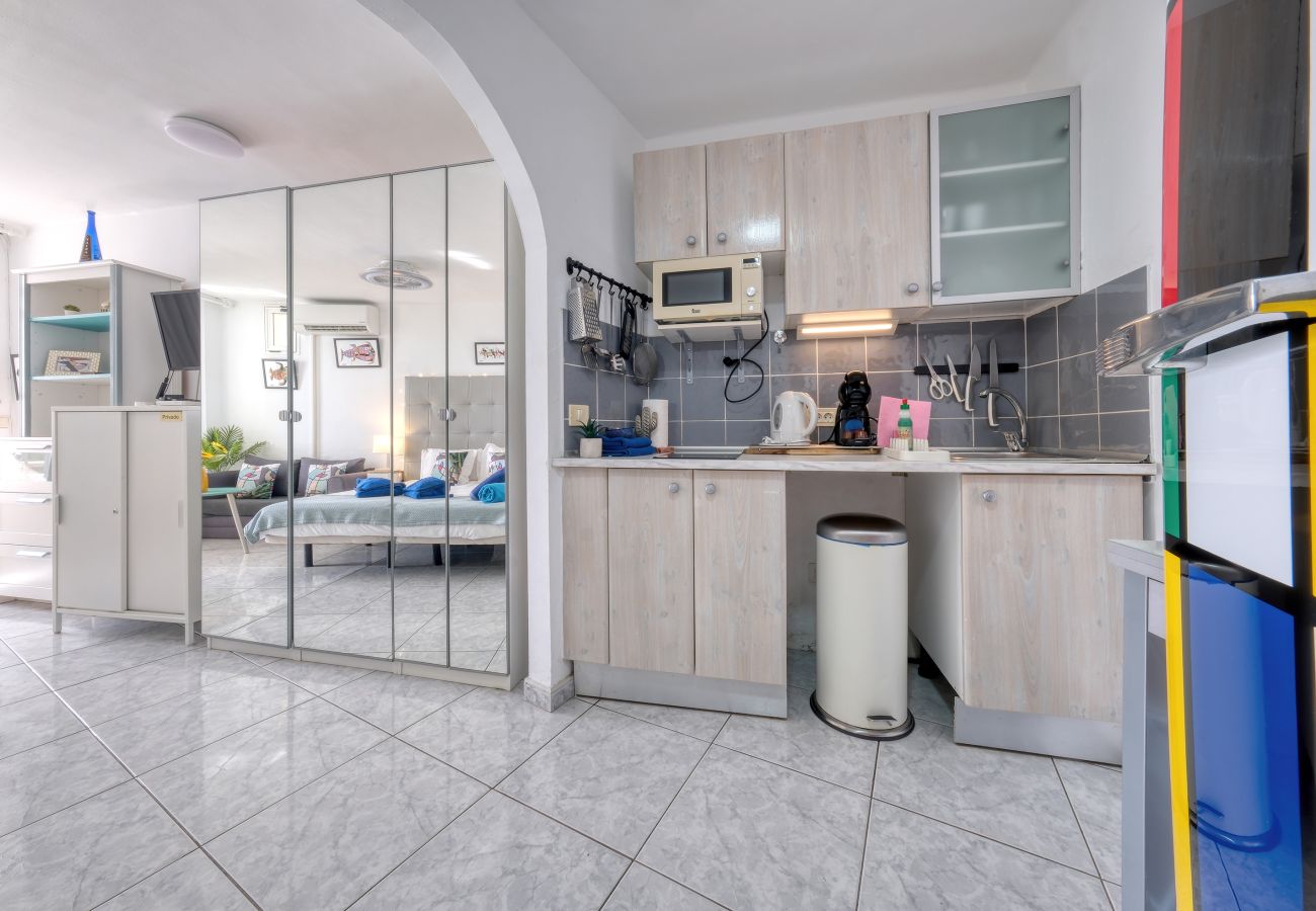 Studio in Puerto del Carmen - Suite Infinity Ocean - Pool and Sea view By LVH