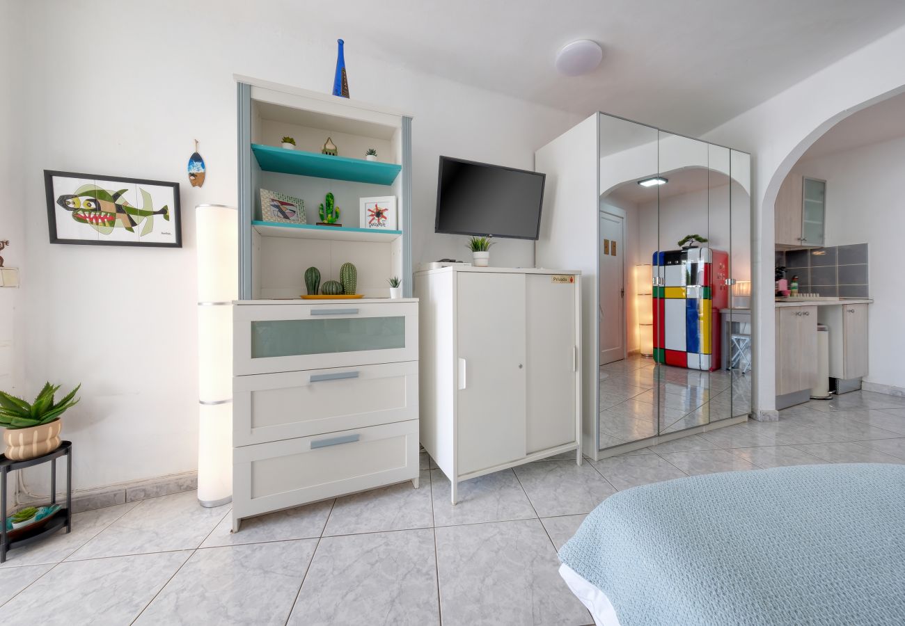 Studio in Puerto del Carmen - Suite Infinity Ocean - Pool and Sea view By LVH