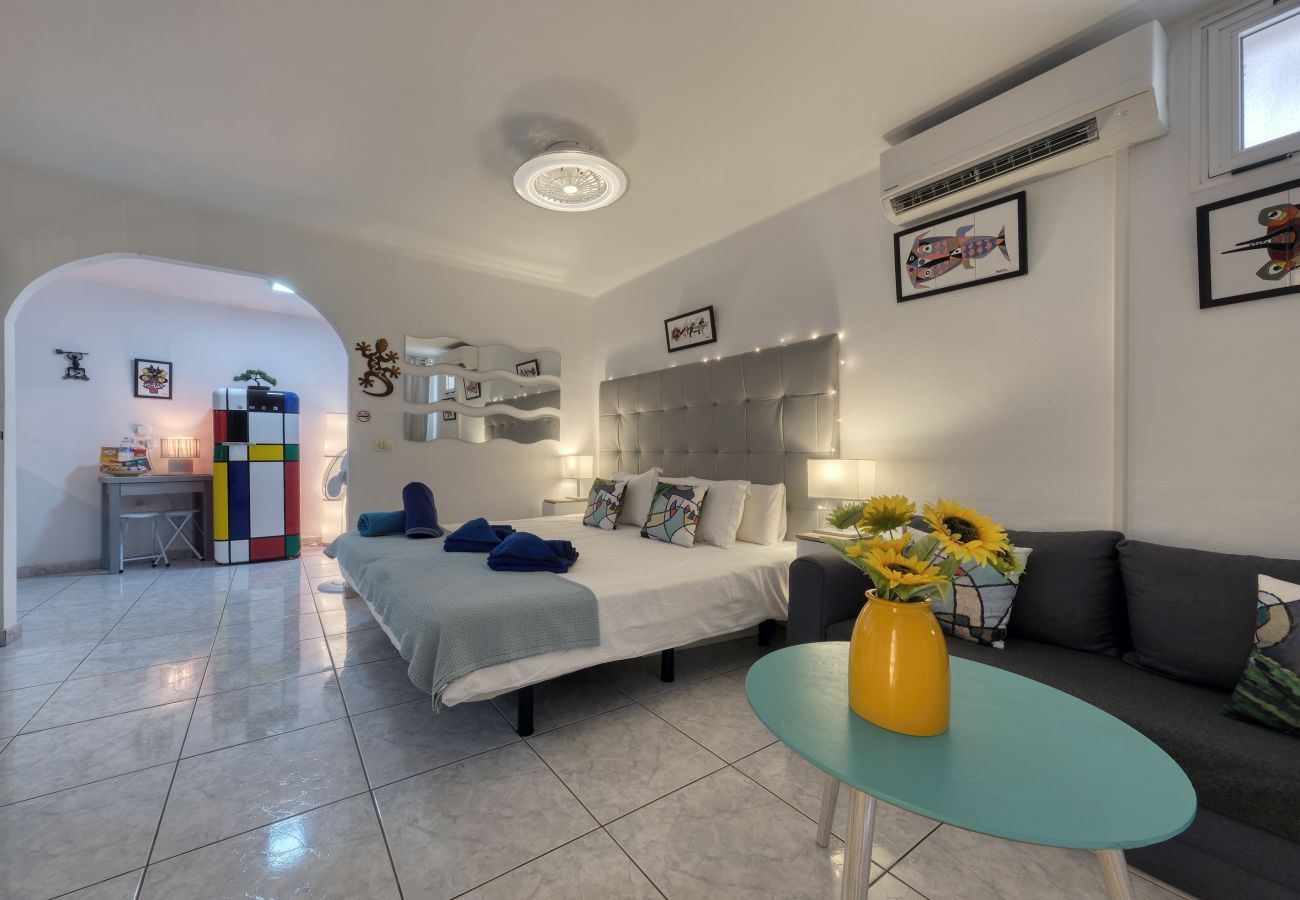 Studio in Puerto del Carmen - Suite Infinity Ocean - Pool and Sea view By LVH