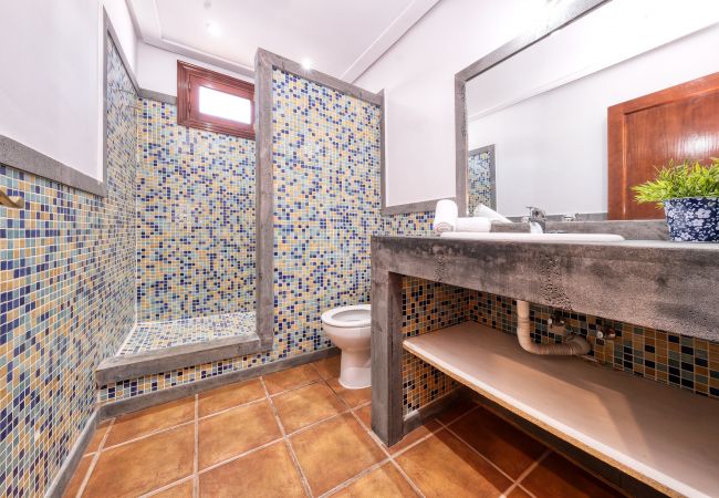 Villa in Playa Blanca - Villa Aurelia - Pool, Jacuzzi, BBQ and Ping-Pong By Lanzarote Vacation Homes Villa in Playa Blanca - Villa Aurelia - Pool, Jacuzzi, BBQ and Ping-Pong By Lanzarote Vacation Homes