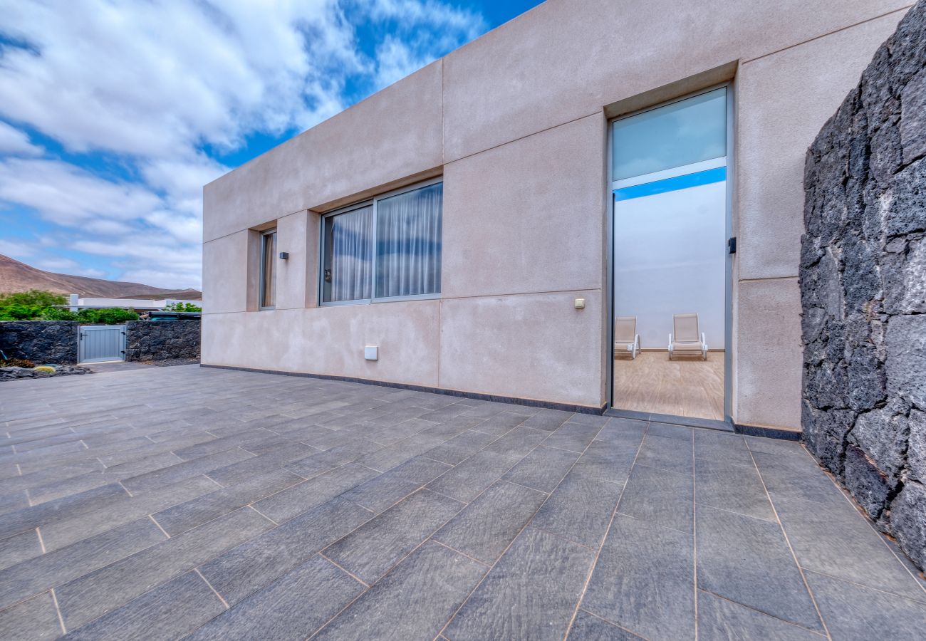 House in Costa Teguise - Pure Relax Holiday Home - Large terrace and Solarium House in Costa Teguise - Pure Relax Holiday Home - Large terrace and Solarium