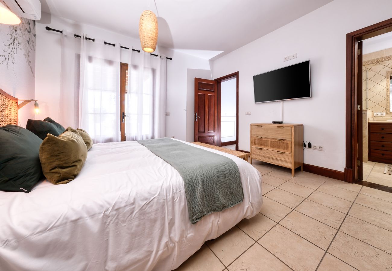 House in Puerto Calero - Casa Guayre - Pool, BBQ, AACC and Ping-Pong By LVH