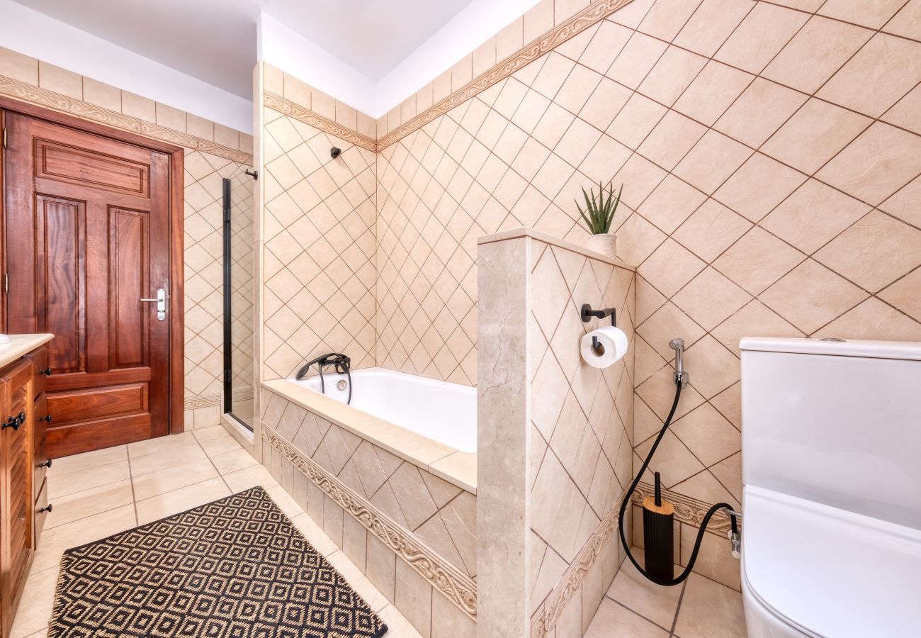 House in Puerto Calero - Casa Guayre - Pool, BBQ, AACC and Ping-Pong By LVH