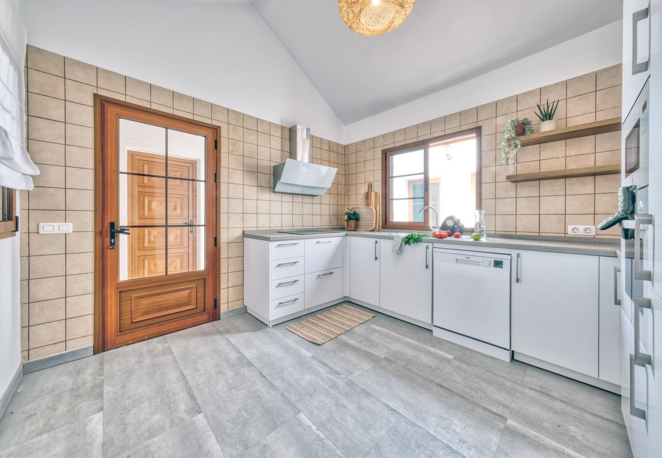 House in Puerto Calero - Casa Guayre - Pool, BBQ, AACC and Ping-Pong By LVH