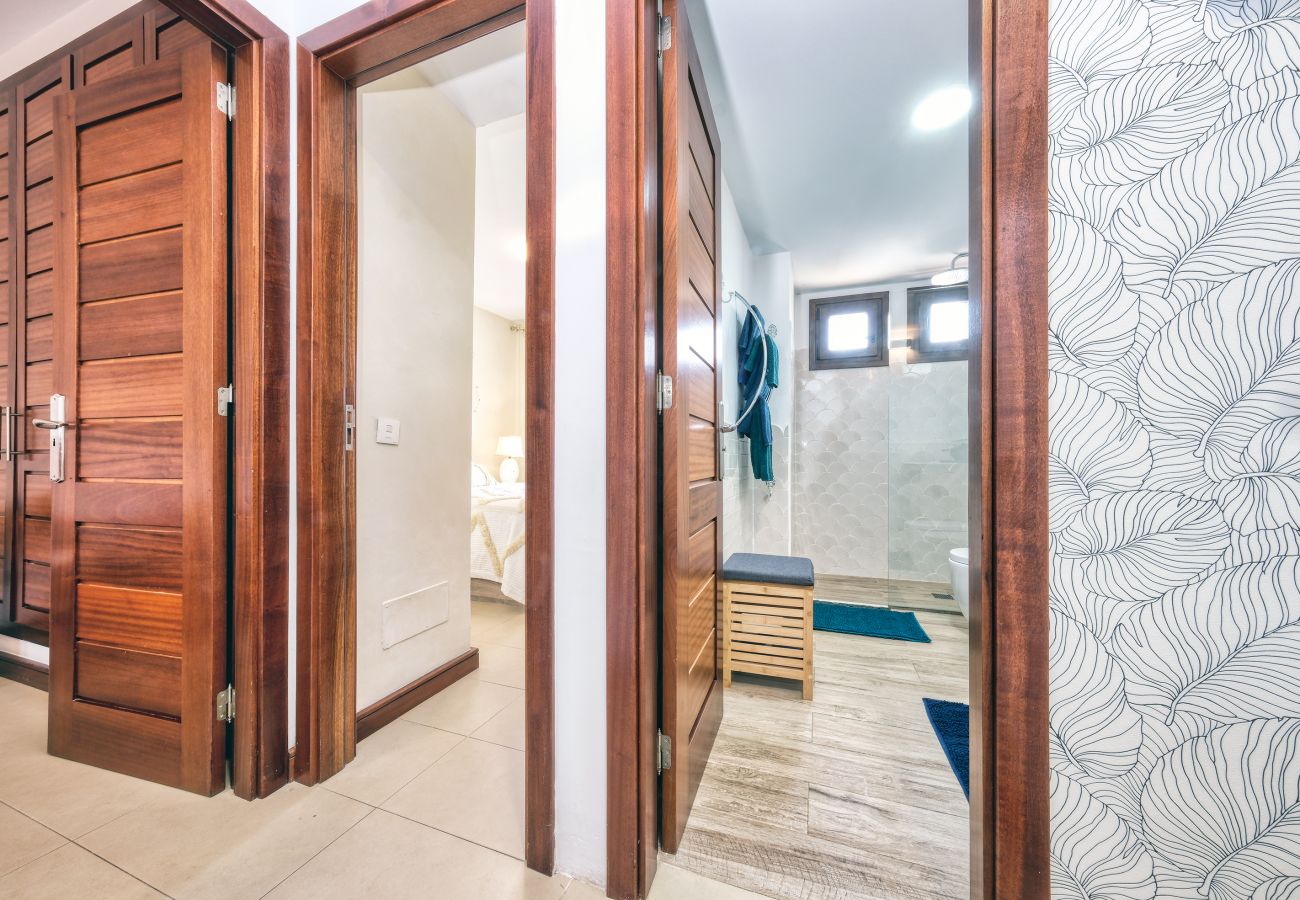 House in Puerto Calero - Casa Bleu - Duplex - Pool and BBQ By LVH