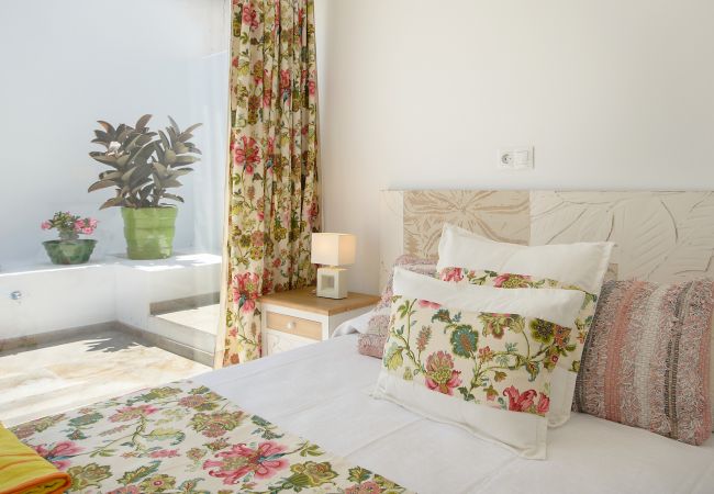 House in Puerto del Carmen - Purple Volcano -200 m from the beach-swimming pool, sauna, gym at Fariones Sport Center House in Puerto del Carmen - Purple Volcano -200 m from the beach-swimming pool, sauna, gym at Fariones Sport Center