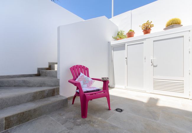 House in Puerto del Carmen - Purple Volcano -200 m from the beach-swimming pool, sauna, gym at Fariones Sport Center House in Puerto del Carmen - Purple Volcano -200 m from the beach-swimming pool, sauna, gym at Fariones Sport Center