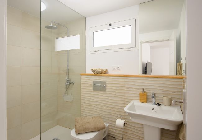 House in Puerto del Carmen - White Volcano -200 m from the beach-access to the fariones sports centre included (swimming pool, sauna, gym) House in Puerto del Carmen - White Volcano -200 m from the beach-access to the fariones sports centre included (swimming pool, sauna, gym)
