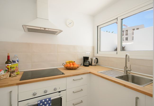 House in Puerto del Carmen - White Volcano -200 m from the beach-access to the fariones sports centre included (swimming pool, sauna, gym) House in Puerto del Carmen - White Volcano -200 m from the beach-access to the fariones sports centre included (swimming pool, sauna, gym)