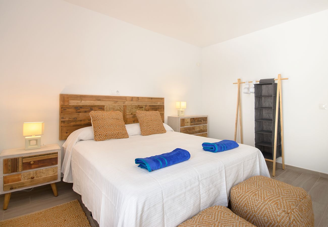 House in Puerto del Carmen - White Volcano - 200M to the Beach - Pool and Gym 