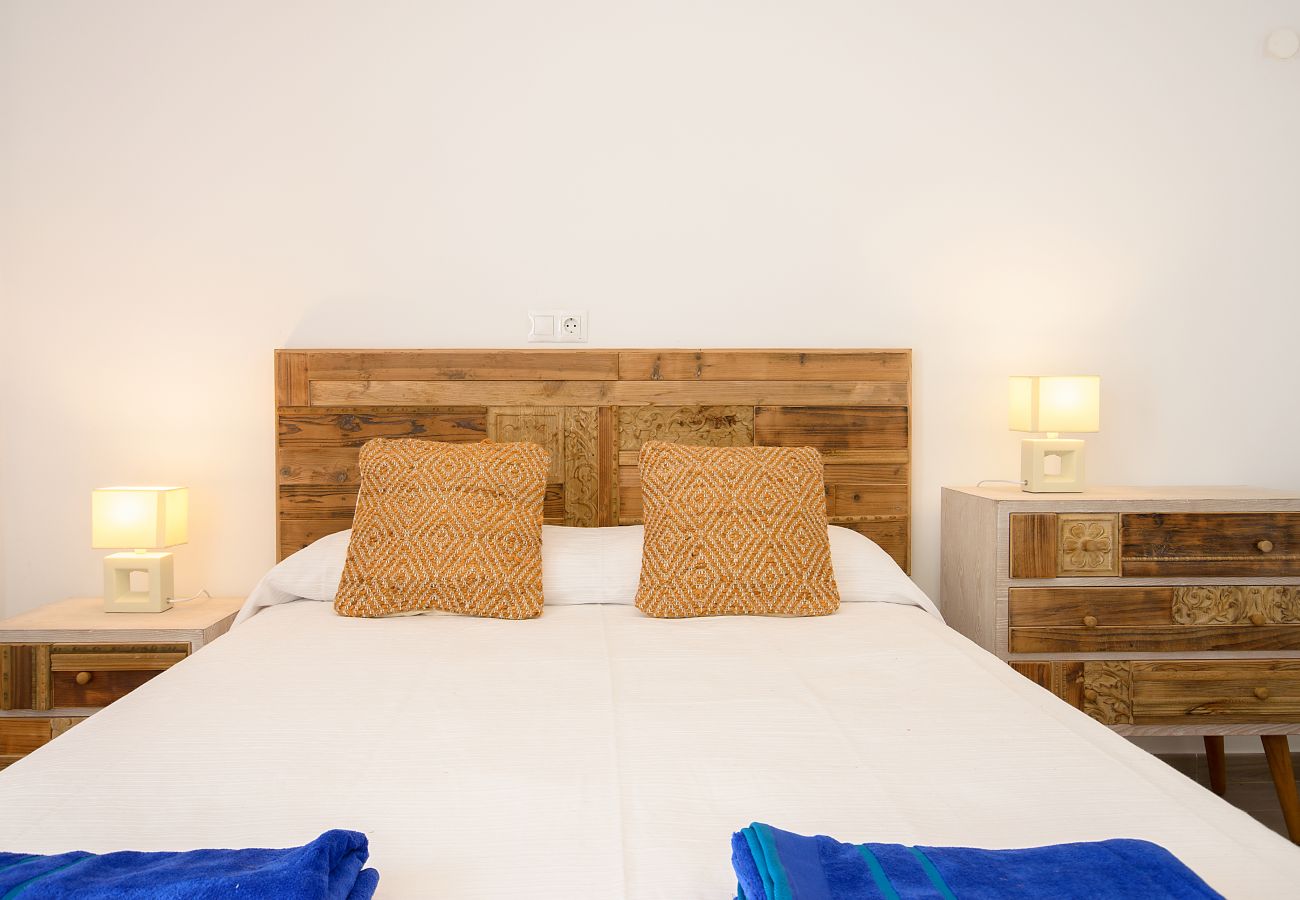 House in Puerto del Carmen - White Volcano - 200M to the Beach - Pool and Gym 