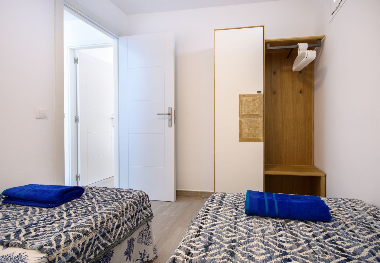 House in Puerto del Carmen - White Volcano - 200M to the Beach - Pool and Gym 