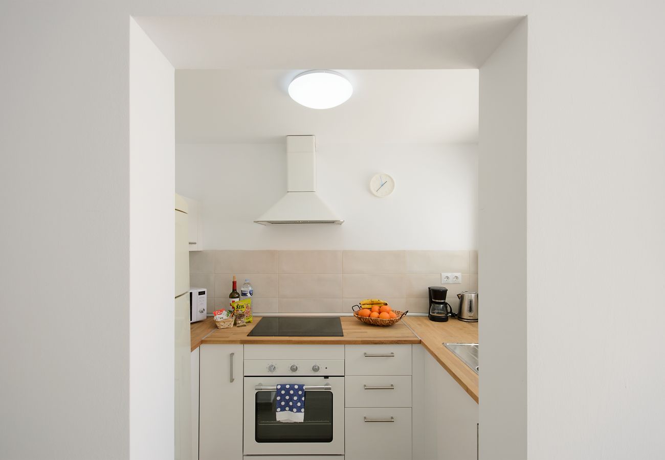 House in Puerto del Carmen - White Volcano - 200M to the Beach - Pool and Gym 