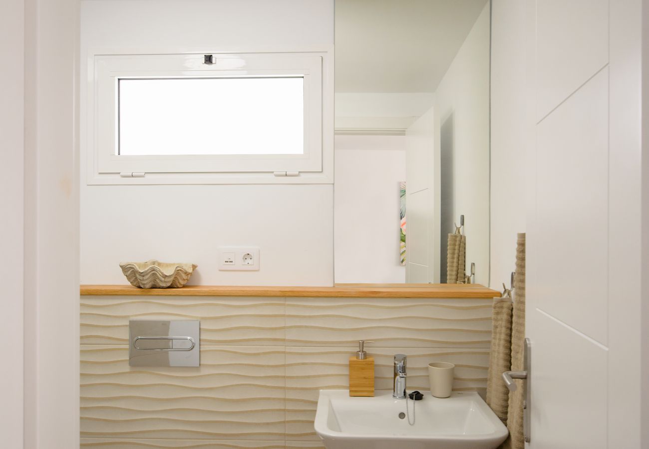 House in Puerto del Carmen - White Volcano - 200M to the Beach - Pool and Gym 