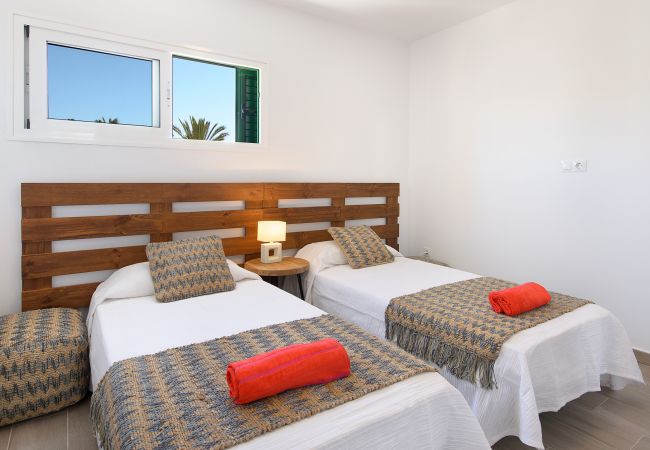 House in Puerto del Carmen - Green Volcano -200 m from the beach-access to the fariones sports centre included (swimming pool, sauna, gym) House in Puerto del Carmen - Green Volcano -200 m from the beach-access to the fariones sports centre included (swimming pool, sauna, gym)