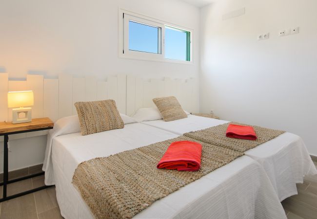 House in Puerto del Carmen - Red Volcano - 00 m from the beach-access to the fariones sports centre included (swimming pool, sauna, gym) House in Puerto del Carmen - Red Volcano - 00 m from the beach-access to the fariones sports centre included (swimming pool, sauna, gym)