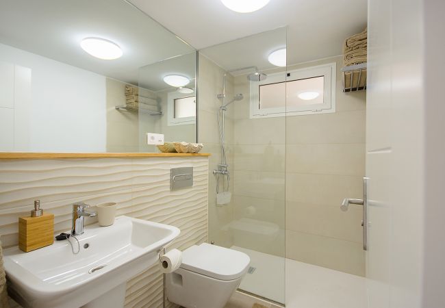 House in Puerto del Carmen - Red Volcano - 00 m from the beach-access to the fariones sports centre included (swimming pool, sauna, gym) House in Puerto del Carmen - Red Volcano - 00 m from the beach-access to the fariones sports centre included (swimming pool, sauna, gym)