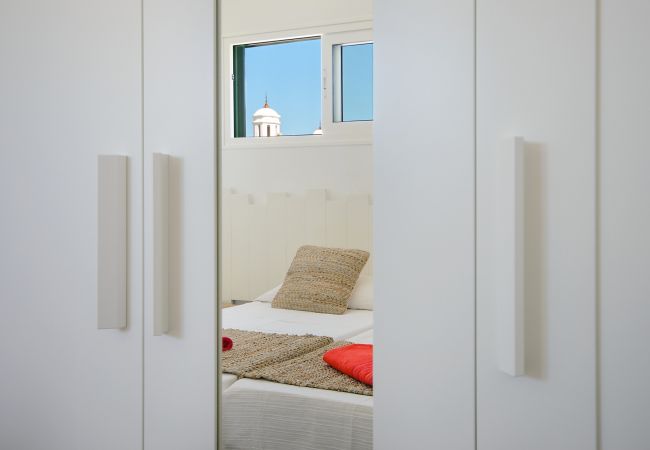 House in Puerto del Carmen - Red Volcano - 00 m from the beach-access to the fariones sports centre included (swimming pool, sauna, gym) House in Puerto del Carmen - Red Volcano - 00 m from the beach-access to the fariones sports centre included (swimming pool, sauna, gym)