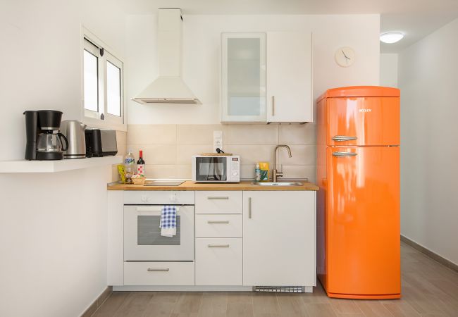 House in Puerto del Carmen - Orange Volcano - 200 m from the beach-access to the fariones sports centre included (swimming pool, sauna, gym) House in Puerto del Carmen - Orange Volcano - 200 m from the beach-access to the fariones sports centre included (swimming pool, sauna, gym)