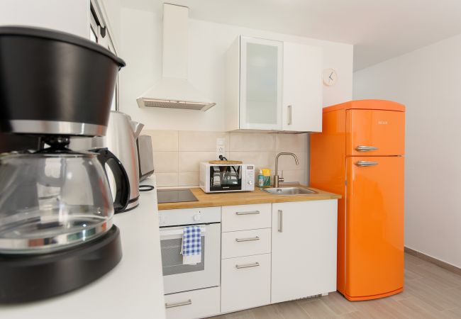 House in Puerto del Carmen - Orange Volcano - 200 m from the beach-access to the fariones sports centre included (swimming pool, sauna, gym) House in Puerto del Carmen - Orange Volcano - 200 m from the beach-access to the fariones sports centre included (swimming pool, sauna, gym)