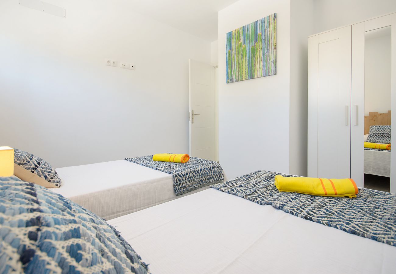 House in Puerto del Carmen - Orange Volcano - 200M to the Beach - Pool and Gym 