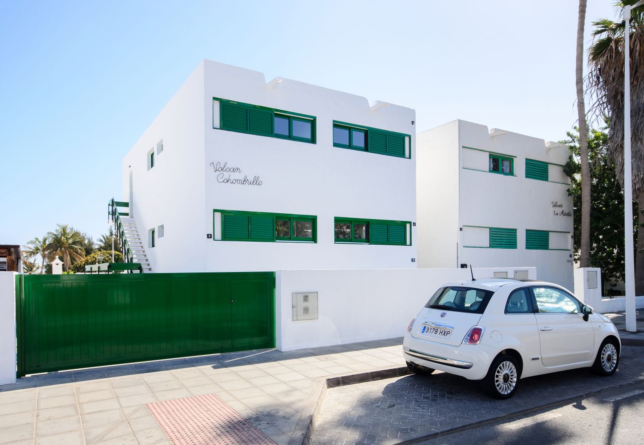 House in Puerto del Carmen - Orange Volcano - 200M to the Beach - Pool and Gym 