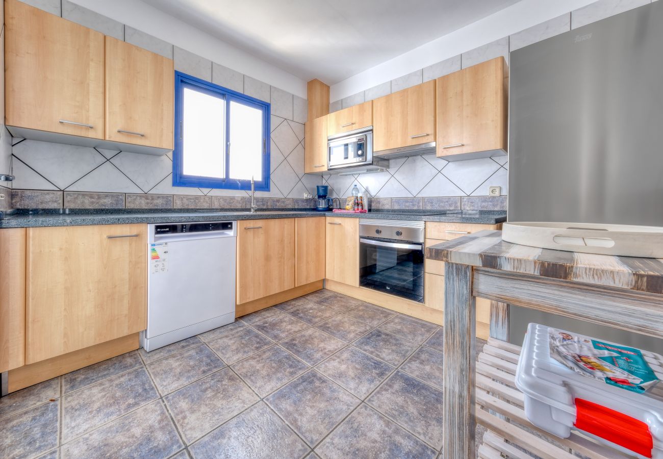 House in Playa Blanca - Playa Blanca Sunset - Pool and BBQ By LVH